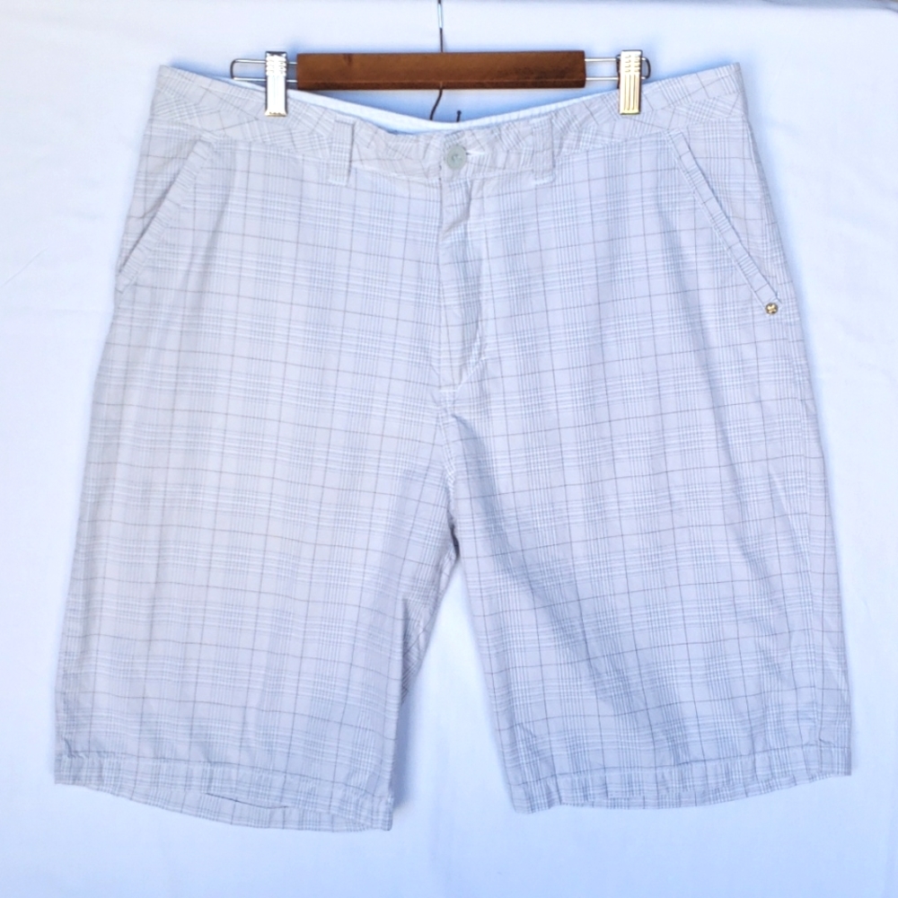 Quicksilver Shorts Size: 36